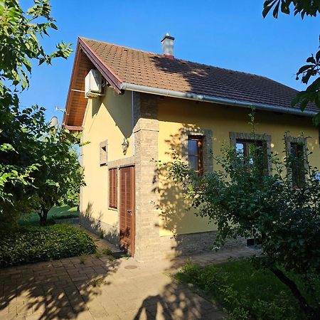Duzzogo Vendeghaz Agard Villa Gárdony Exterior foto