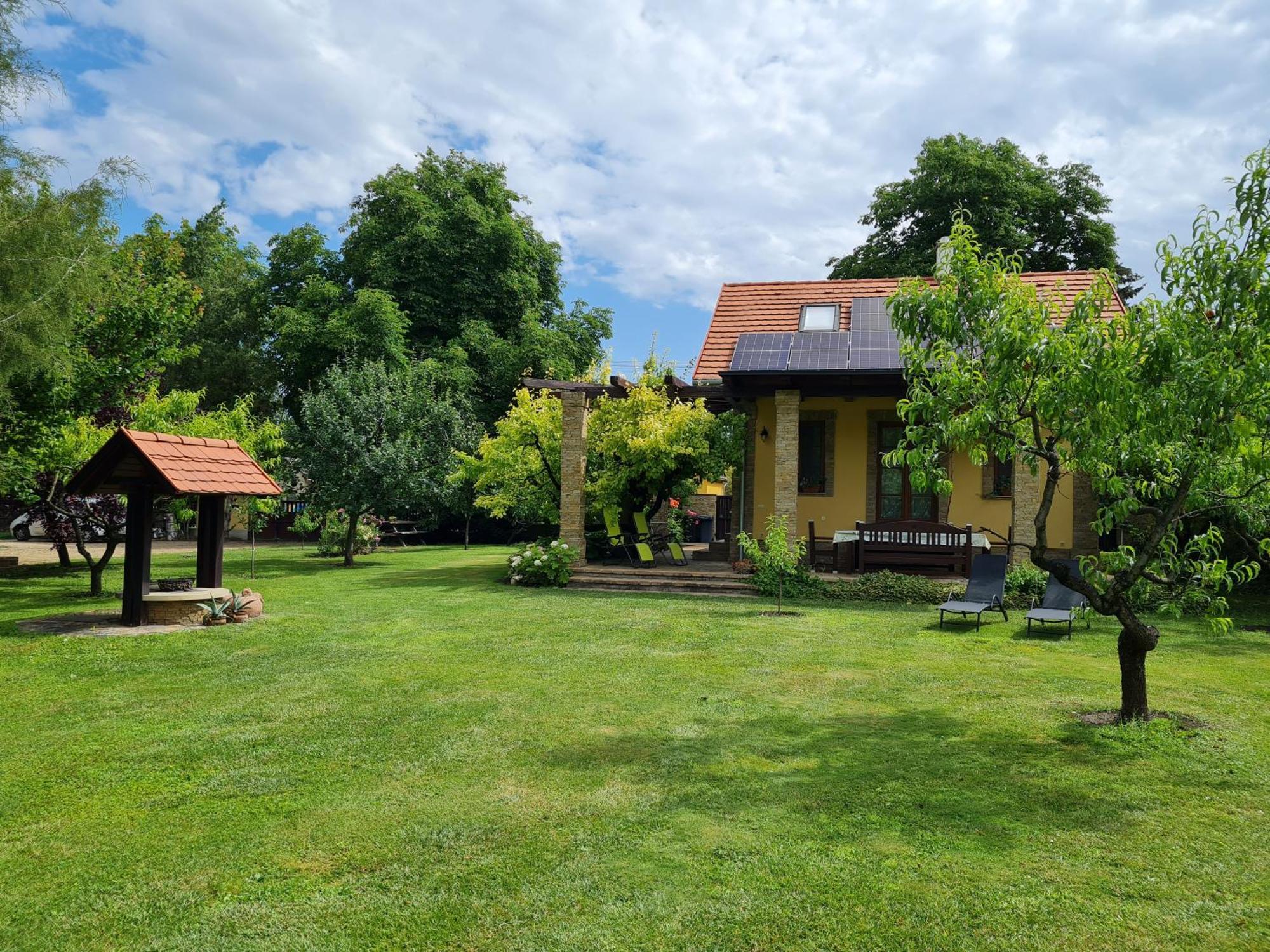 Duzzogo Vendeghaz Agard Villa Gárdony Exterior foto